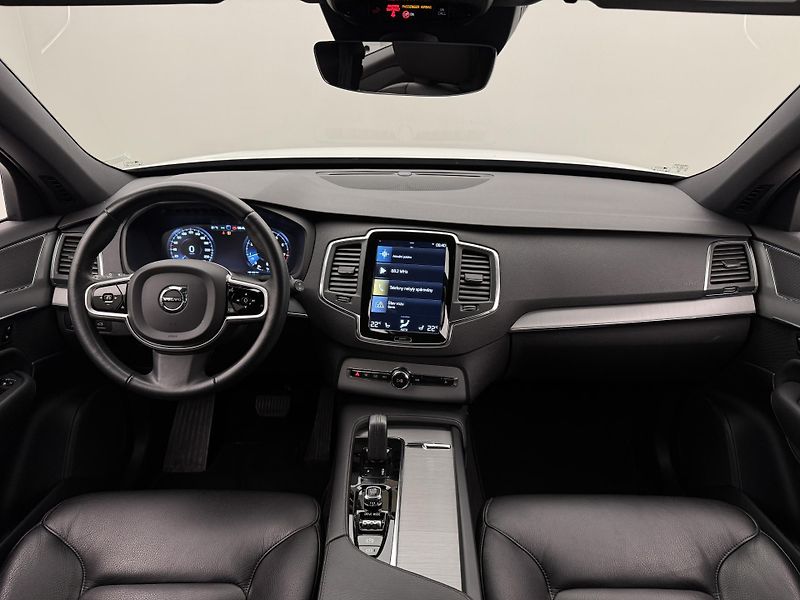 Volvo XC90 B5 AWD MOMENTUM AUT - fotka 2 z 42
