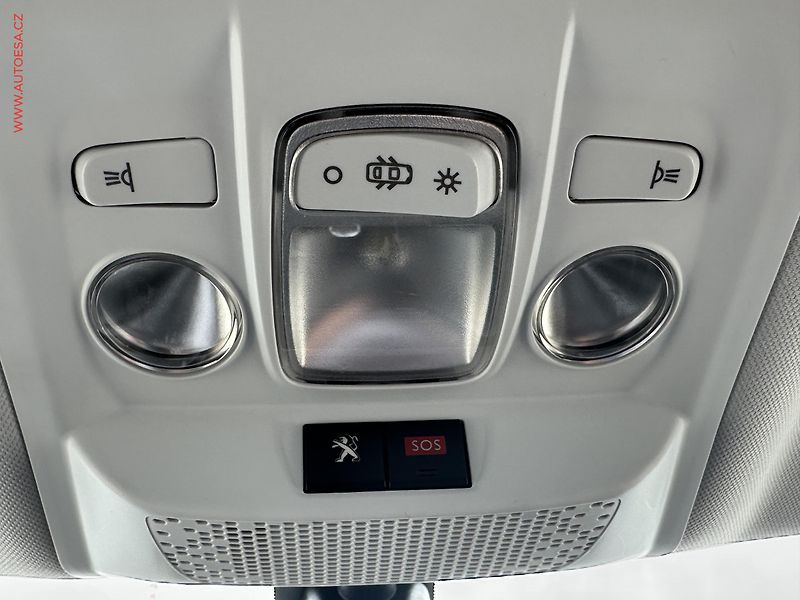 Peugeot 2008 (2019) 1.2PT, Crossway, navi, panor - fotka 18 z 19