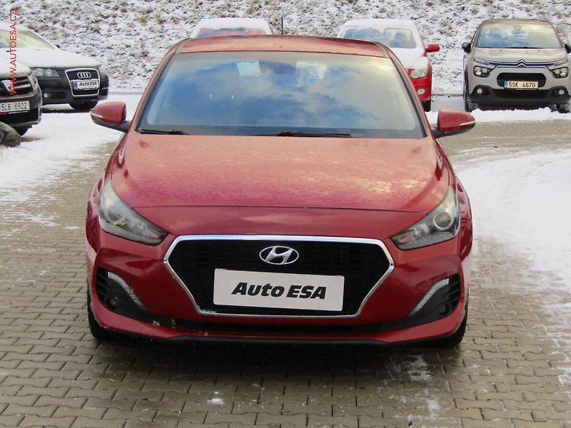 Hyundai i30 (2018) 1.0T-GDi Fastback, ČR - fotka 2 z 20