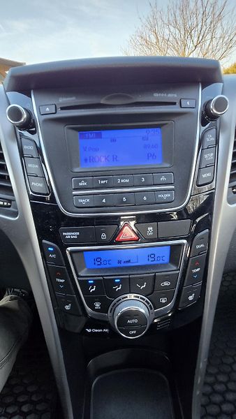 Hyundai i30 1.6GDI STYLE  99KW - fotka 33 z 44
