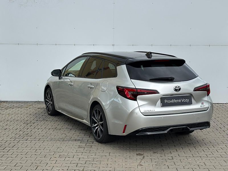 Toyota Corolla 1.8 HSD e-CVT GR Sport - fotka 7 z 28