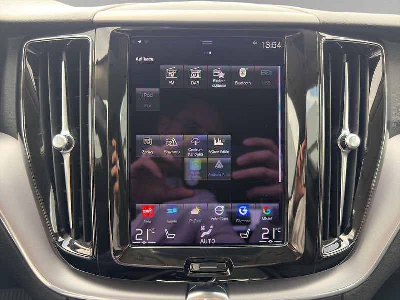 Volvo XC60 (2020) Momentum Pro B4 4x4 1.majitel - fotka 30 z 30