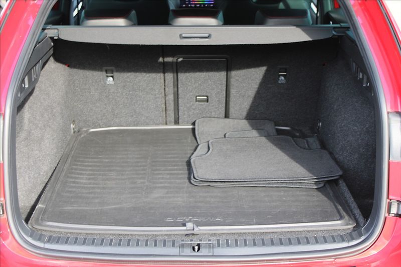 Škoda Octavia 2,0 TDI  RS,AUTOMAT,4x4,120LET - fotka 38 z 46