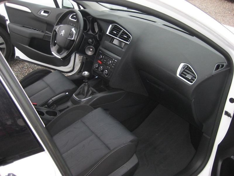 Citroën C4 1.6 HDi 84 kW 1maj. ČR DPH !!! - fotka 18 z 23