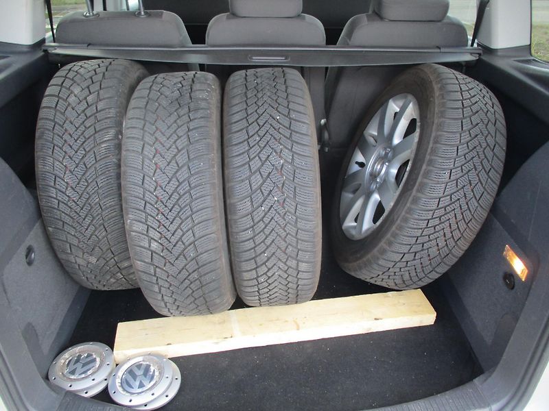 Volkswagen Touran TDi*77kW*159TKM*NAVI*L+Z PNEU - fotka 32 z 39
