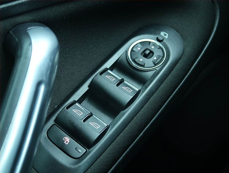 Ford S-MAX (2013) 2.0 TDCi, Navi, Xenony - fotka 16 z 17
