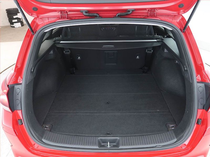 Hyundai i30 (2018) 1.4 T-GDI, ČR,1.maj - fotka 14 z 19