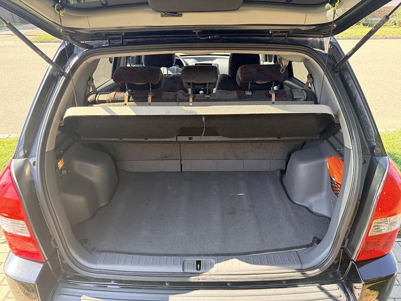 Hyundai Tucson 2.0CRDi 4x4 Tažné - fotka 17 z 23