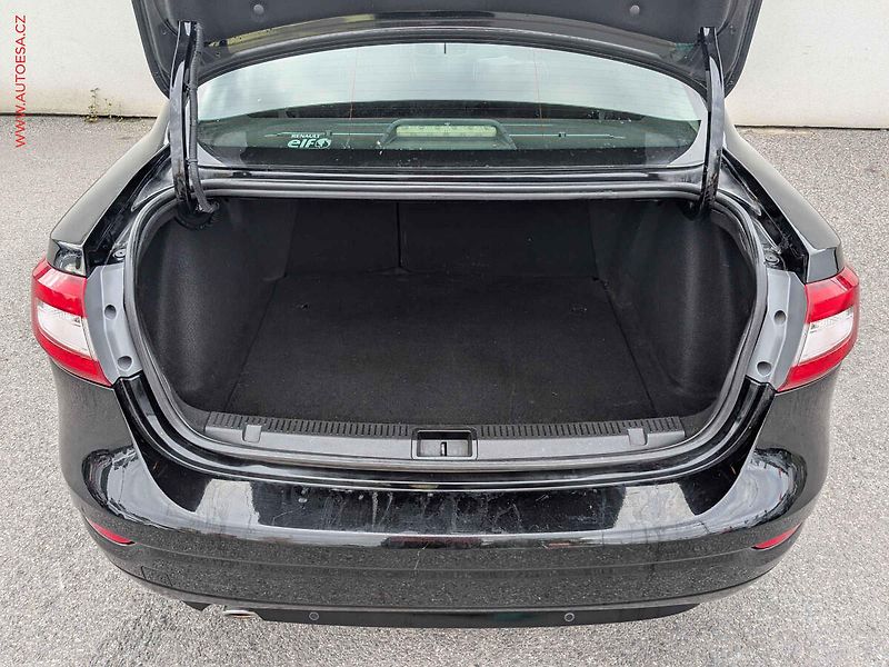 Renault Fluence (2015) 1.6 i, 1.maj,ČR, autoAC, temp - fotka 7 z 14