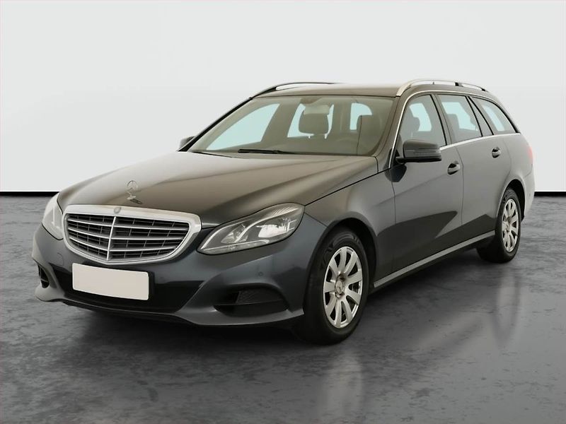 Mercedes-Benz Třídy E (2013) Elegance E 220 CDI, Automat - fotka 2 z 20