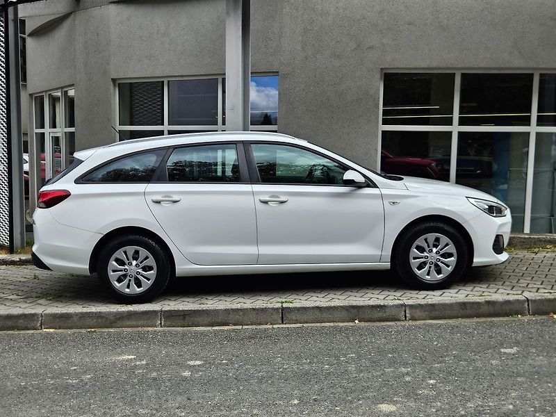 Hyundai i30 1,4i 73kW, Start Plus, serv.kn - fotka 6 z 32