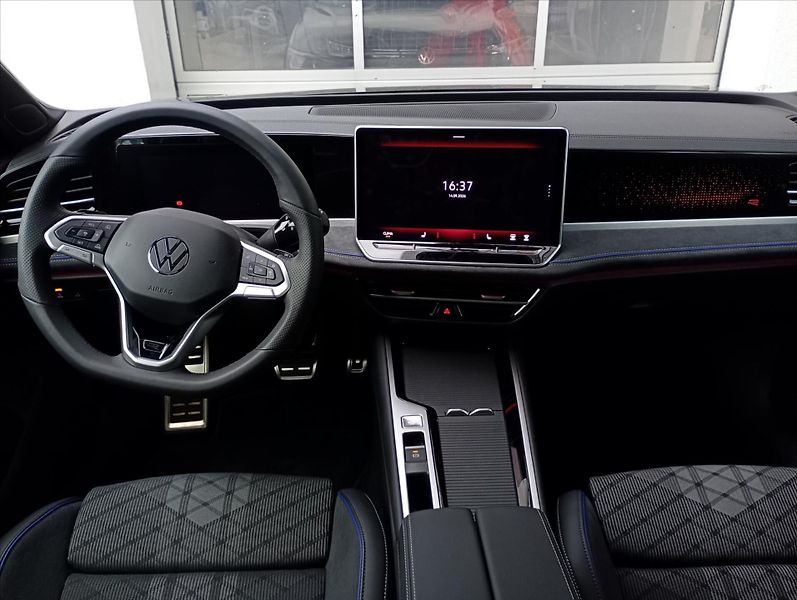 Volkswagen Passat (2026) 2,0 TDI 110kW 7DSG  R-Line Peo - fotka 13 z 20