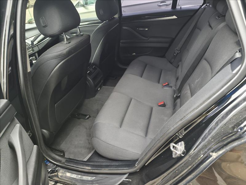 BMW Řada 5 2,0 520D XDRIVE - fotka 12 z 14