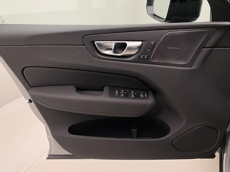 Volvo XC60 T6 AWD RECHARGE DARK PLUS CZ - fotka 7 z 62