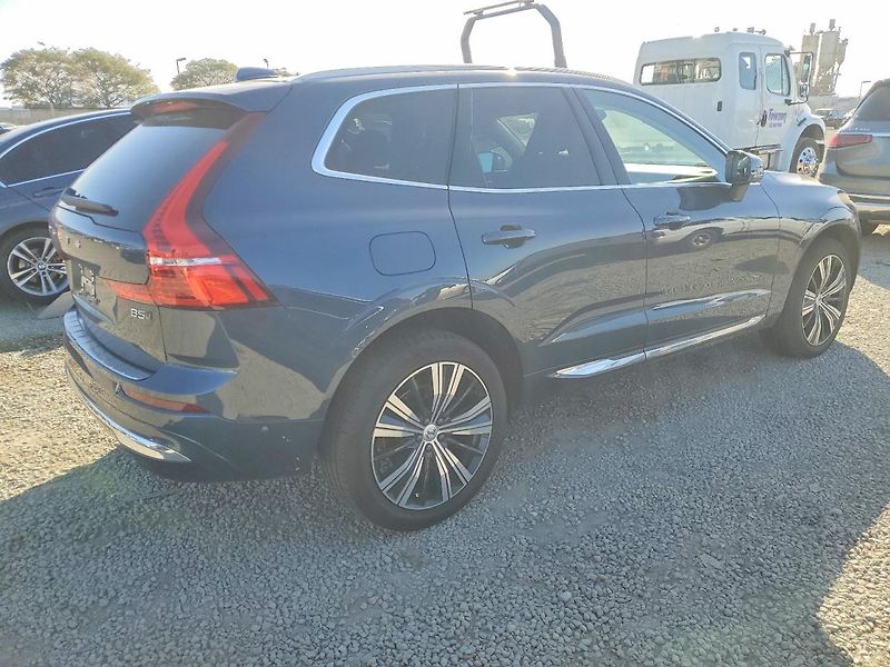 Volvo XC60 (2023) Auto na cestě - fotka 3 z 13