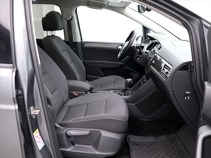 Volkswagen Touran 2,0 TDI 110kW Highline DSG - fotka 11 z 39