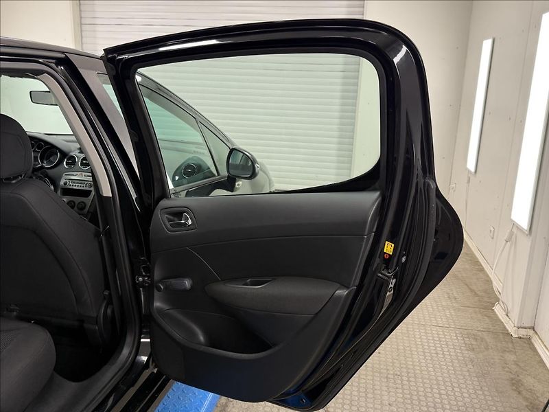 Peugeot 308 1,4 16V VTi 95 HP Comfort Pack - fotka 20 z 24