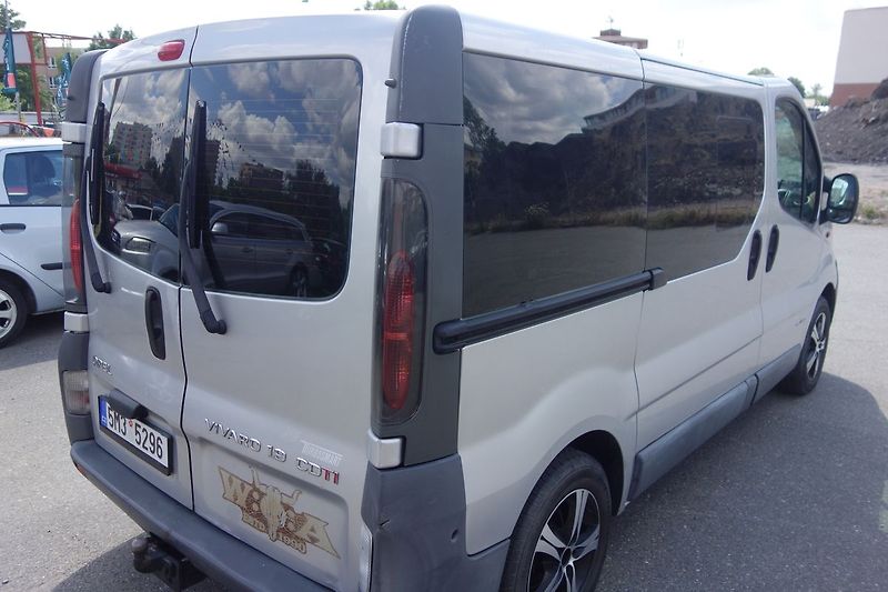Opel Vivaro 1,9DCi 74 kW 8 míst !! - fotka 9 z 36