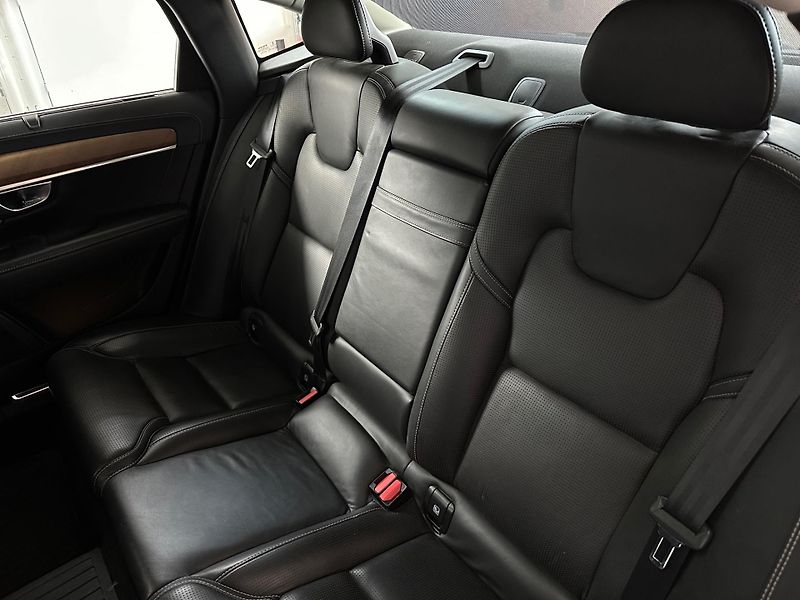 Volvo S90 (2018) D5 INSCRIPTION AWD  - fotka 31 z 34