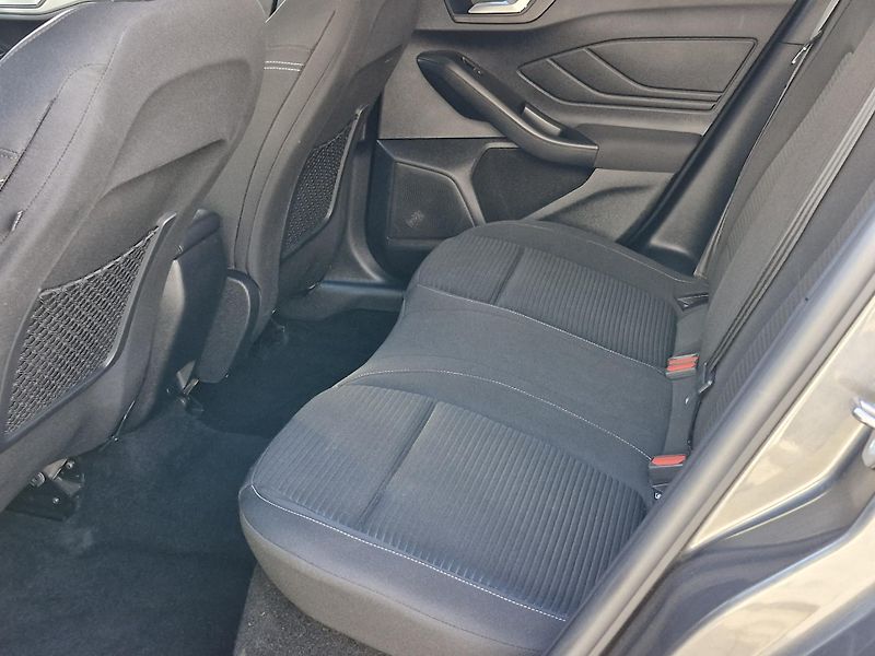 Ford Focus IV Titanium 1,0 EcoBoost (92 - fotka 10 z 10