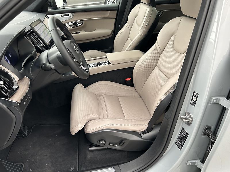 Volvo XC90 2.0 T8 AWD 4x4 ULTRA DARK - fotka 11 z 33