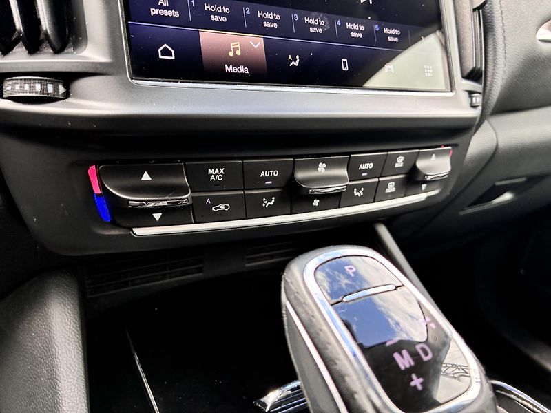 Maserati Levante 2.0l 243kW GT REZERVACE - fotka 27 z 41
