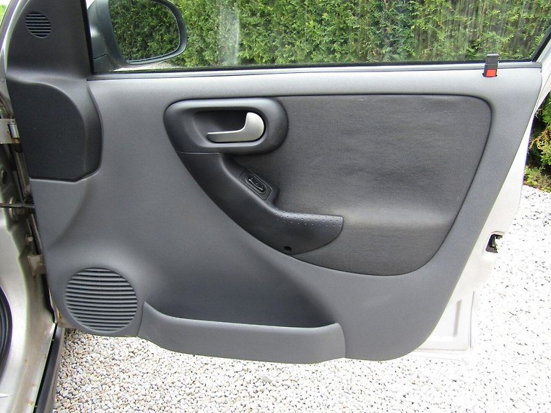 Opel Corsa (2002) GSi 1.8 16VC 92kW - fotka 26 z 38