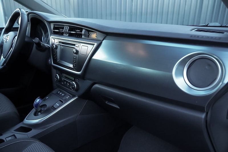Toyota Auris 1.8 HYBRID ACTIVE+ - fotka 17 z 24