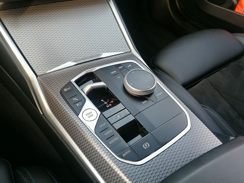 BMW Řada 3 (2023) 320e M-Sport PHEV - fotka 11 z 47