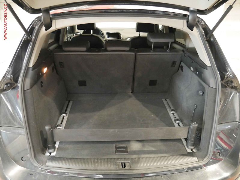 Audi Q5 (2012) 2.0 TDI, 2.maj, Kůže, AC - fotka 7 z 18