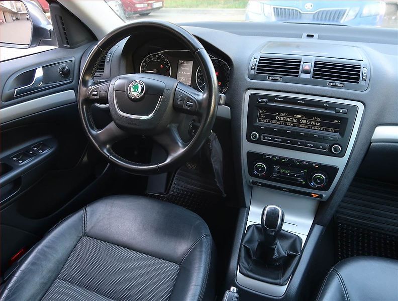 Škoda Octavia (2011) 1.6 TDI, Tempomat - fotka 7 z 19