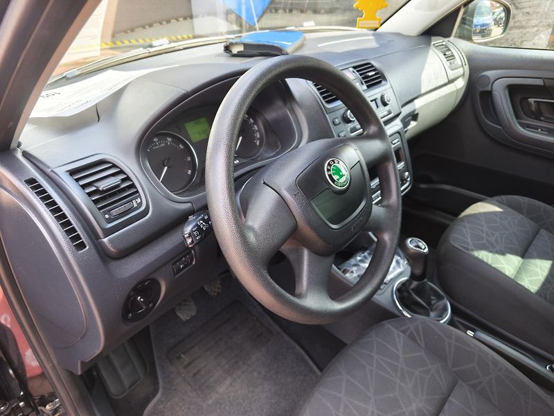 Škoda Fabia (2011) II. 1,2 TSi 63kW - fotka 14 z 26