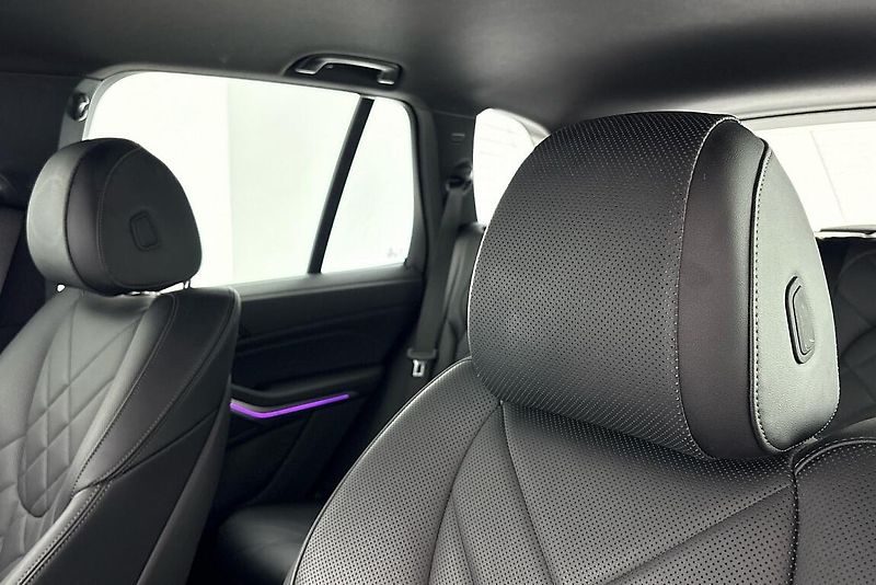 BMW X5 xDrive40i - fotka 10 z 27