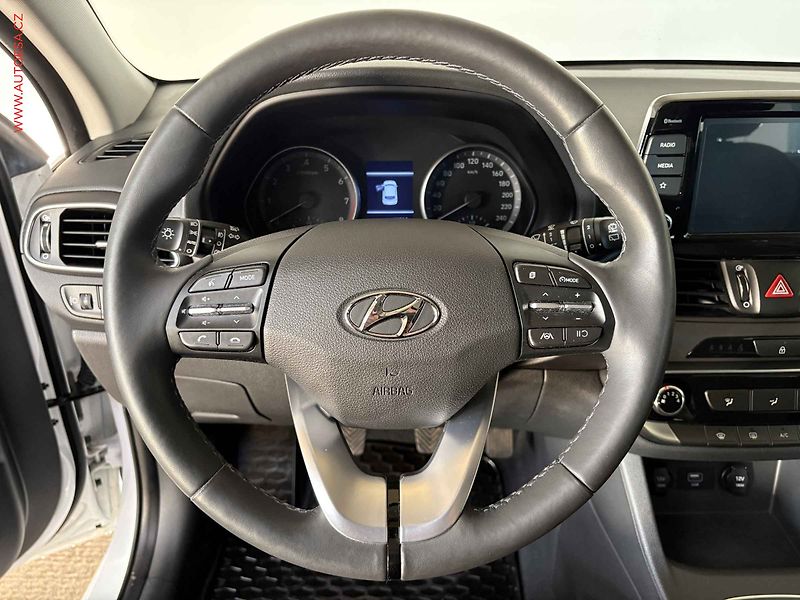 Hyundai i30 (2022) 1.0T-GDI, 1.maj,ČR, servis - fotka 15 z 15
