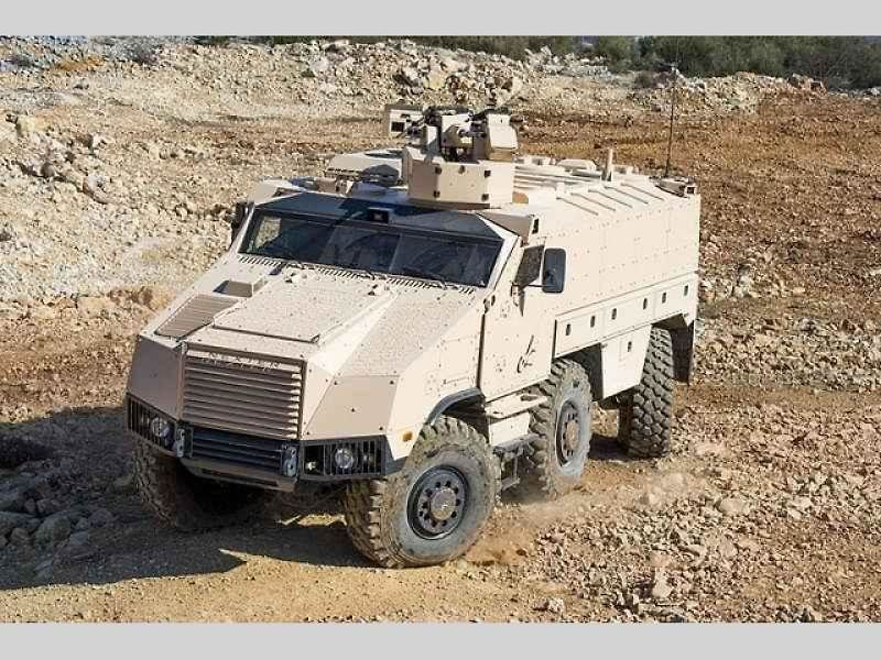 Kolový obrněný transportér Titus na podvozku Tatra 6x6.