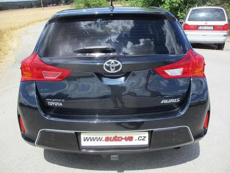 Toyota Auris 1.6i VVTi*AUTOM*NAVI*VÝHŘEV*TZ - fotka 38 z 47