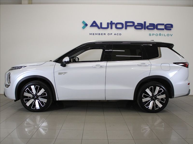 Mitsubishi Outlander 2,4 PHEV AWD Instyle TAŽNÉ - fotka 5 z 30