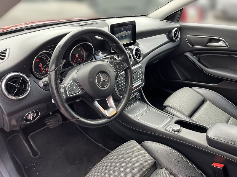 Mercedes-Benz CLA Shooting Brake 180 d Shooting - fotka 10 z 18