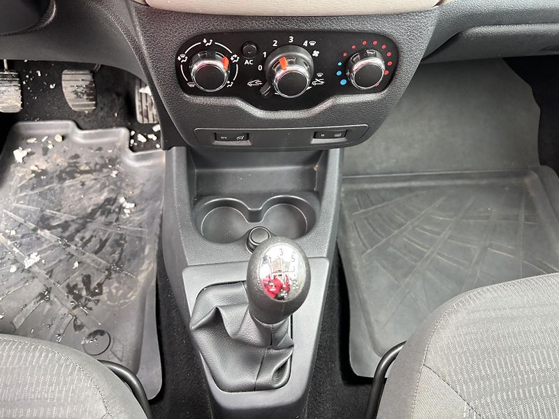 Dacia Lodgy (2012) 1.6i 61kW Tažné zařízení! - fotka 27 z 28