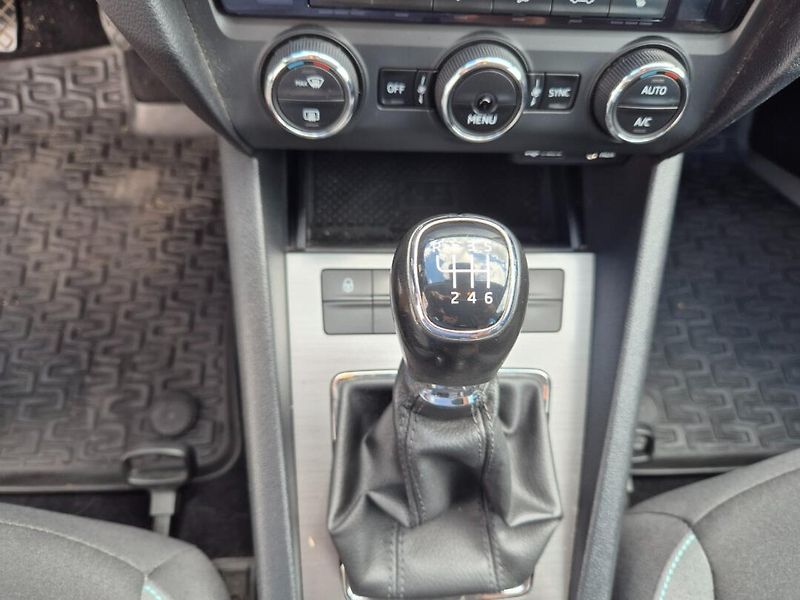 Škoda Octavia (2016) 2.0 TDI JOY TOP NAVI XENONY - fotka 23 z 36