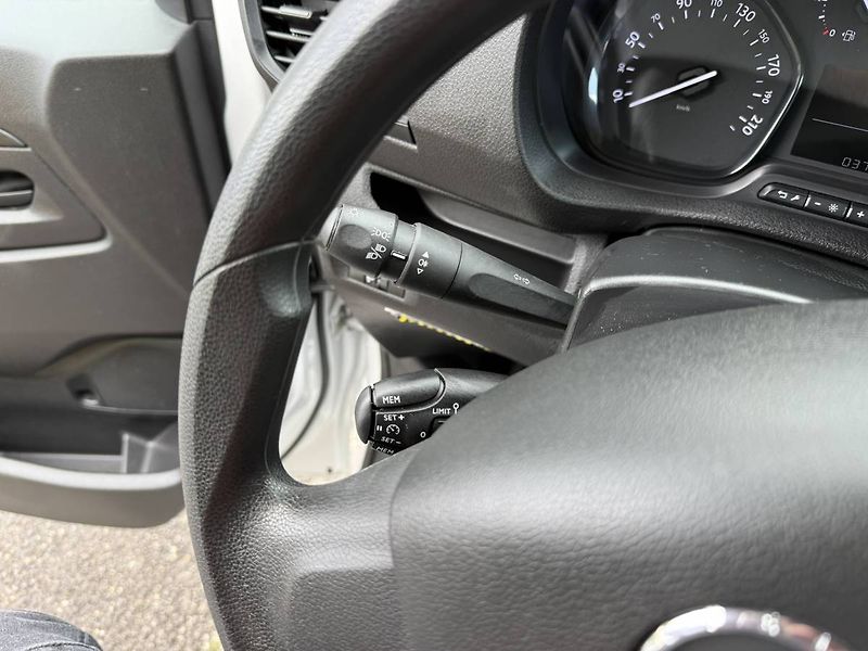 Opel Vivaro L1H1 (M) Panel Van 2.0L MT6 (1 - fotka 11 z 23