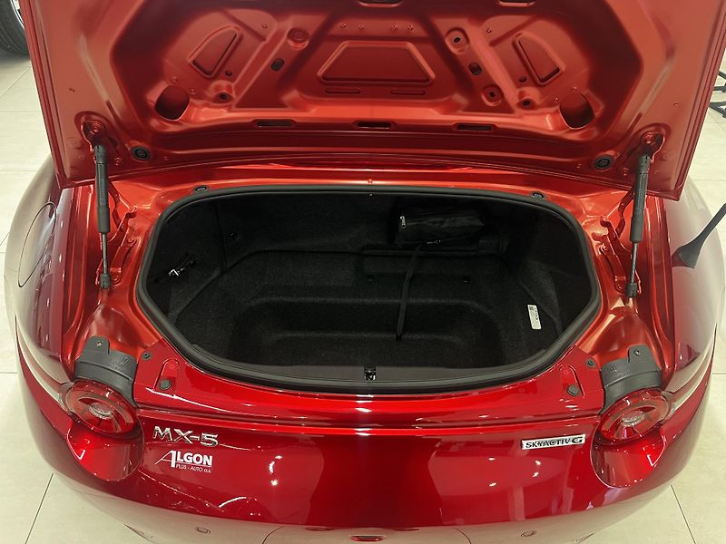 Mazda MX-5 (2026) 1.5L G132 6MT RWD Exclusive  - fotka 16 z 17