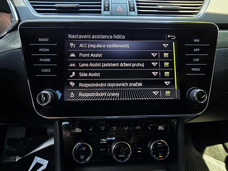 Škoda Superb 2.0TDi110KW DSG STYLE EXTRA ČR - fotka 31 z 43