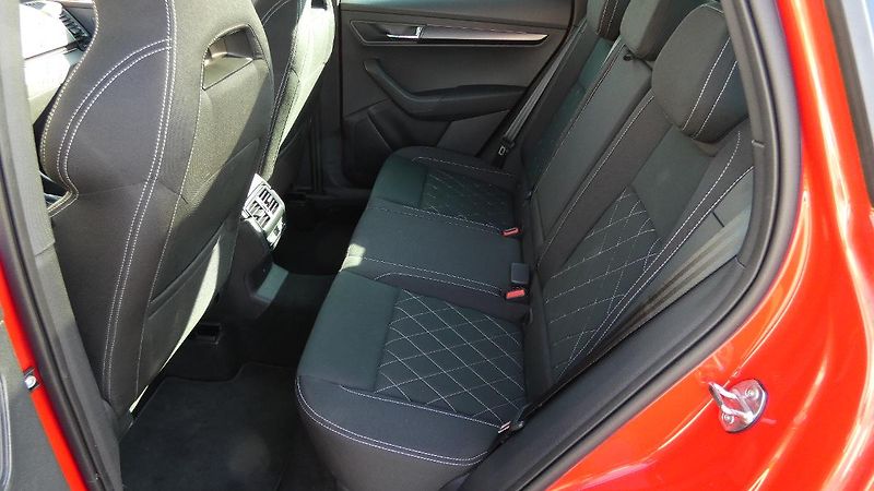 Škoda Karoq 1,5 TSI Sportline Exclusive DS - fotka 20 z 27