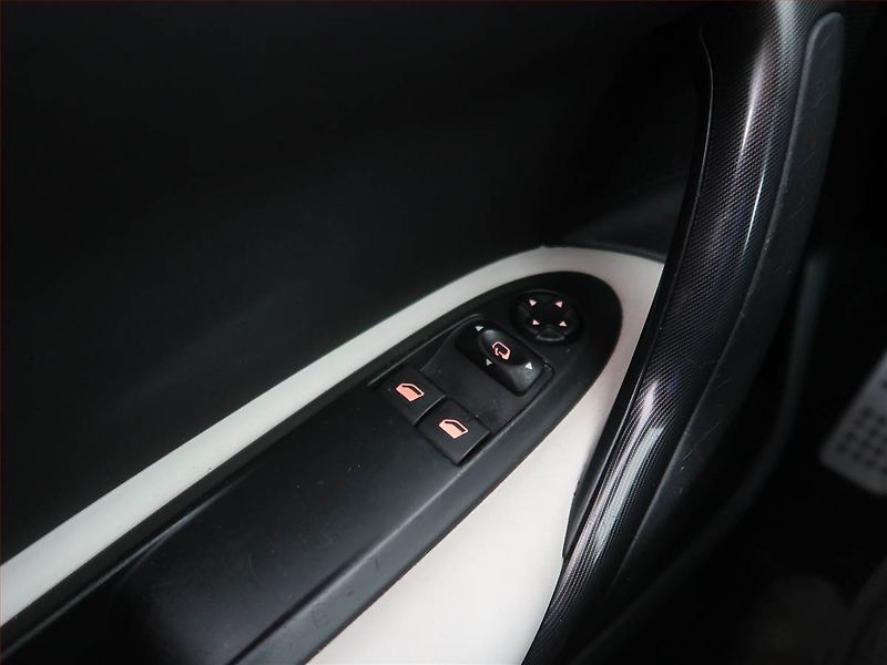 Citroën DS4 (2011) 2.0 BlueHDI, Navi, Xenony - fotka 20 z 21