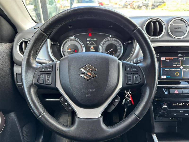 Suzuki Vitara 1,4 BoosterJet  Premium Hybrid - fotka 14 z 28