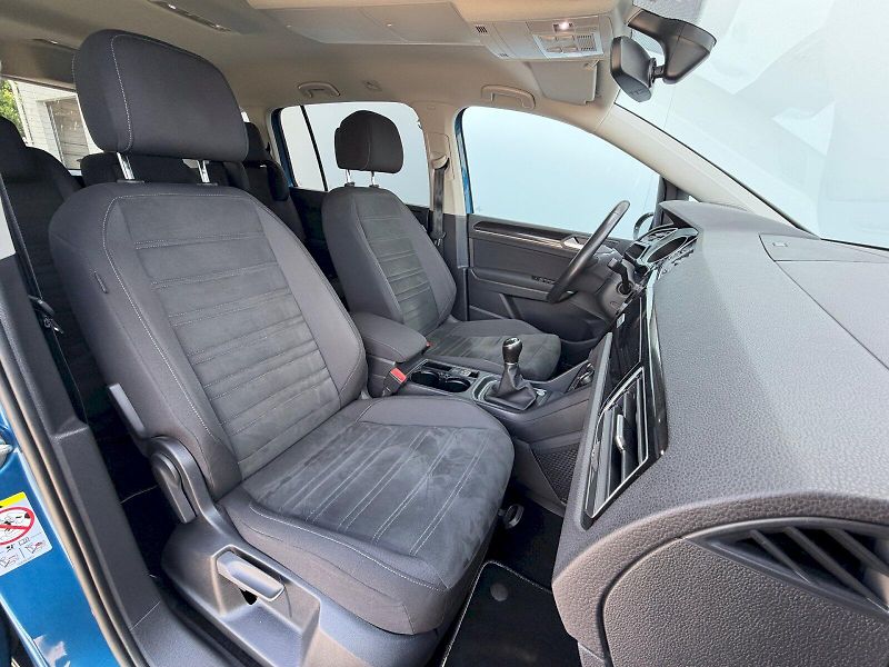 Volkswagen Touran (2019) 1.5 TSI 110kW R-LINE Comfort - fotka 29 z 35