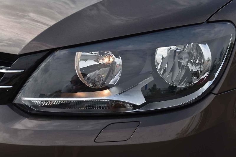 Volkswagen Touran působí usedle, ale je to dobrý rodinný společník