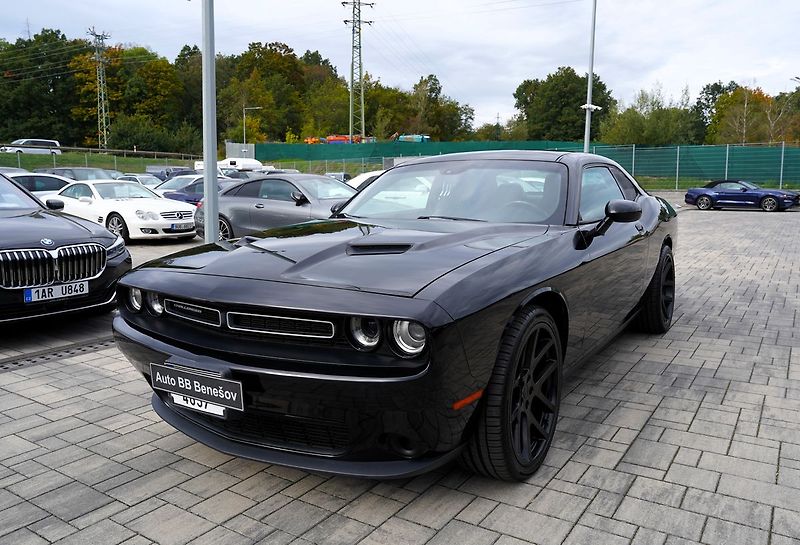 Dodge Challenger 3.6 V6 SXT Plus/kůže/automat - fotka 2 z 35