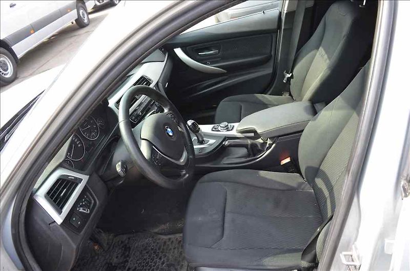 BMW Ostatní (2016) 316D TOURING AT - fotka 16 z 24
